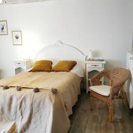 Les Chambres De La Sorciere Verte Bed & Breakfast *
