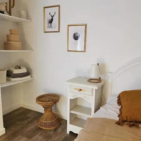 Les Chambres De La Sorciere Verte Bed & Breakfast